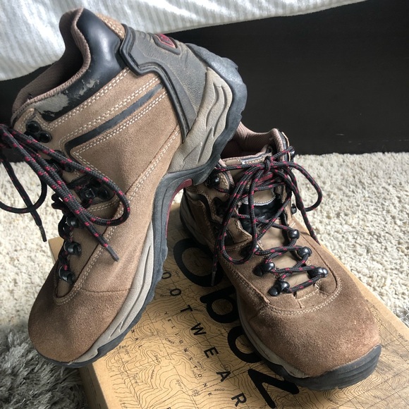 coleman hiking shoes